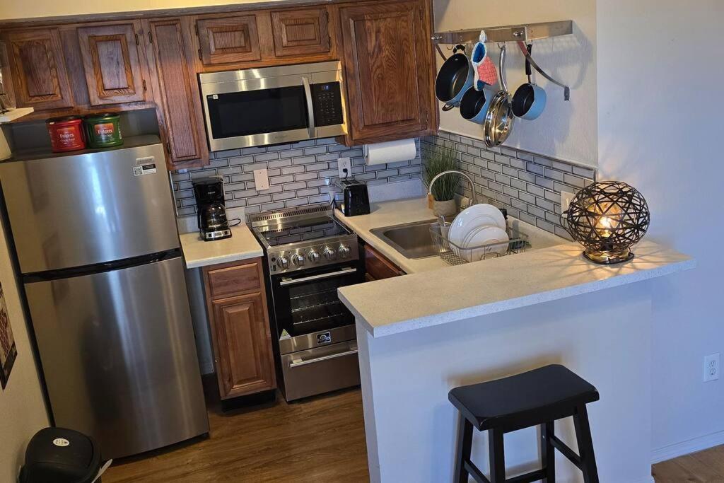 Apartment Cozy Updated Cove Of Heaven, 5mins To Hefner! *